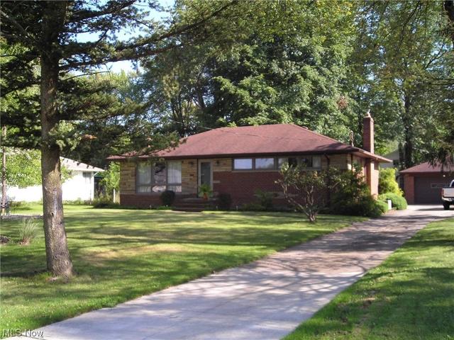 1726 E Ridgewood Dr, Seven Hills, OH 44131