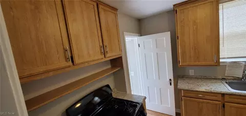 794 E 250th St, Euclid, OH 44132 photo 8