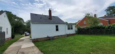 794 E 250th St, Euclid, OH 44132 photo 3