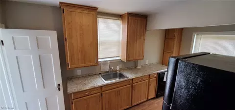 794 E 250th St, Euclid, OH 44132 photo 7