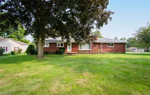 128 Woodland Dr, New Middletown, OH 44442