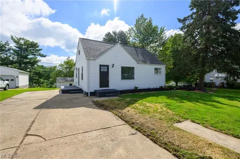 202 Oklahoma St, Louisville, OH 44641