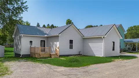 83 E Lake St, Roseville, OH 43777