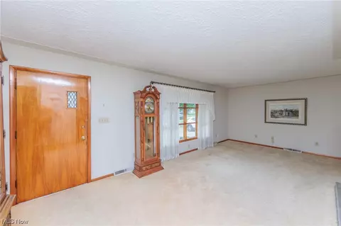 1087 N Pasadena Ave, Elyria, OH 44035 photo 4