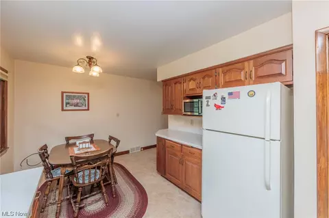 1087 N Pasadena Ave, Elyria, OH 44035 photo 10