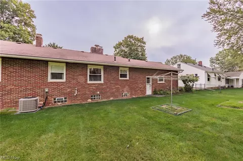 1087 N Pasadena Ave, Elyria, OH 44035 photo 2