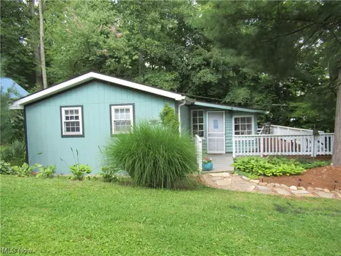 1481 Hillside Dr, Salem, OH 44460