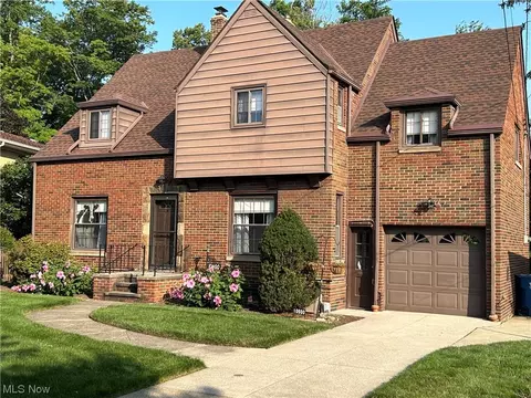 10600 Notabene Dr, Parma Heights, OH 44130