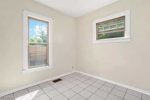 518 Dewey Ave, Elyria, OH 44035 photo 17