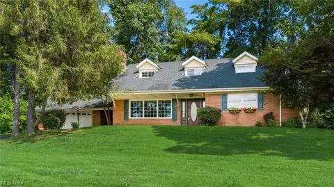1403 N Westwood Dr, Zanesville, OH 43701