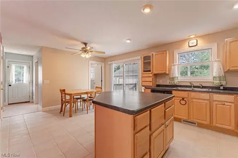 376 E 270th St, Euclid, OH 44132 photo 7