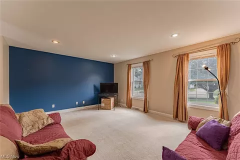 376 E 270th St, Euclid, OH 44132 photo 4