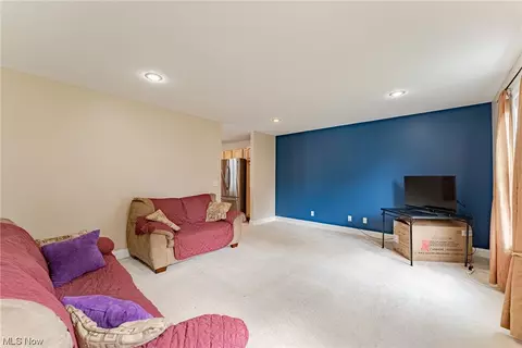 376 E 270th St, Euclid, OH 44132 photo 5