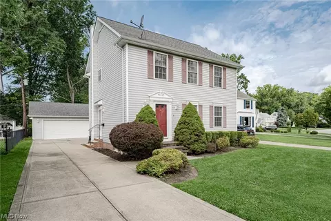376 E 270th St, Euclid, OH 44132 photo 2