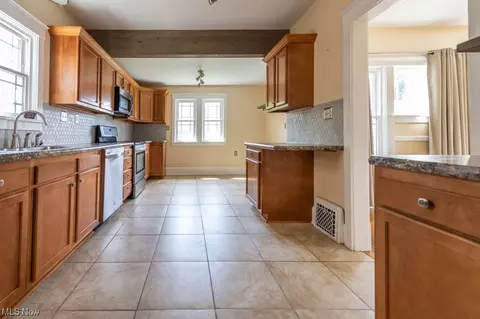 901 Park Ave, Elyria, OH 44035 photo 6
