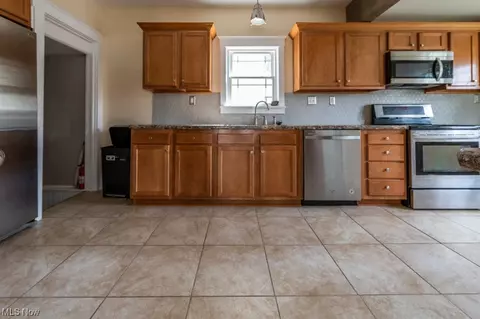 901 Park Ave, Elyria, OH 44035 photo 5
