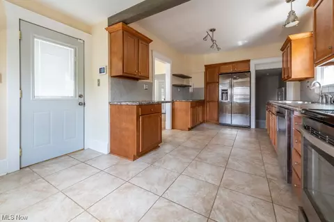 901 Park Ave, Elyria, OH 44035 photo 8