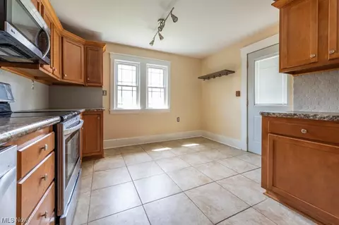 901 Park Ave, Elyria, OH 44035 photo 7