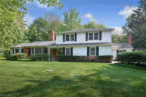 7960 Gates Mills Estate Dr, Gates Mills, OH 44040