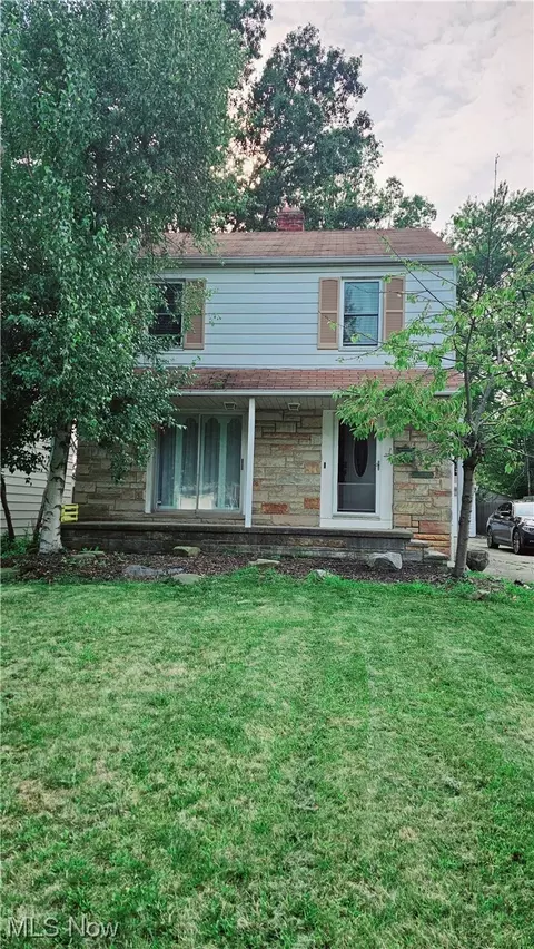 1402 Clearview Rd, Lyndhurst, OH 44124