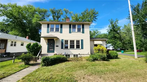 143 Elm St, Geneva, OH 44041
