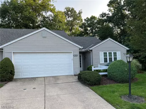 15534 Grosse Pointe Oval, Strongsville, OH 44136
