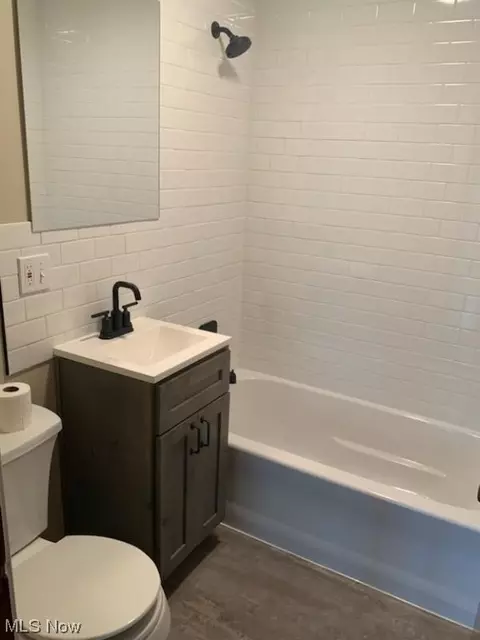 430 Winckles St, Elyria, OH 44035 photo 3