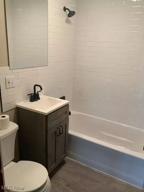 430 Winckles St, Elyria, OH 44035 photo 3