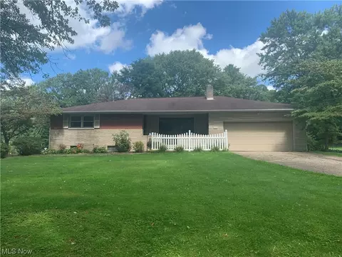 2323 45th St NE, Canton, OH 44705