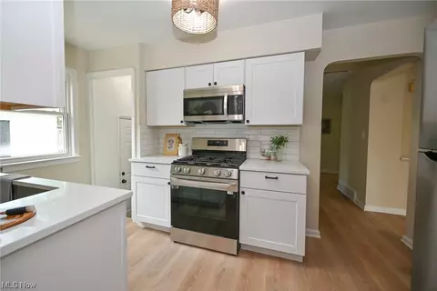 10715 Windham Rd, Parma, OH 44130 photo 5