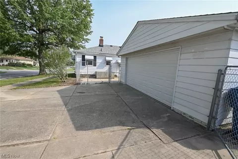 10715 Windham Rd, Parma, OH 44130 photo 24