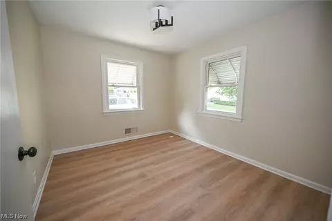 10715 Windham Rd, Parma, OH 44130 photo 12