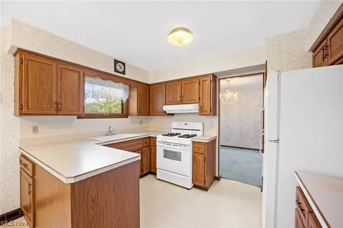 2306 David Ave, Parma, OH 44134 photo 13