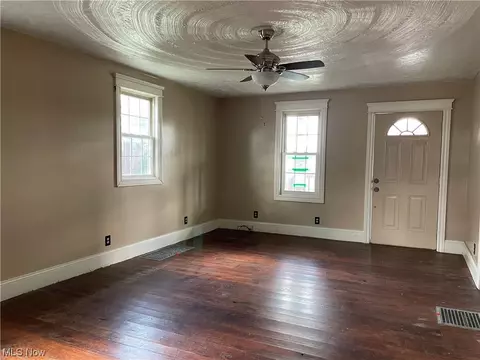 816 E Porter St, Malvern, OH 44644 photo 5
