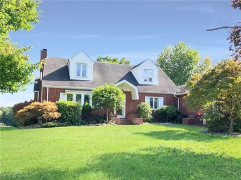 29 Overlook Dr, Wintersville, OH 43953