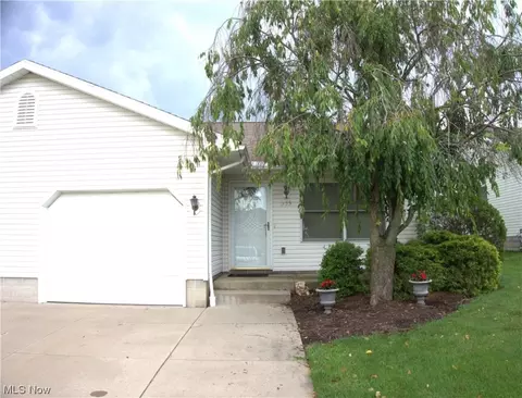355 Spruce St, Barberton, OH 44203