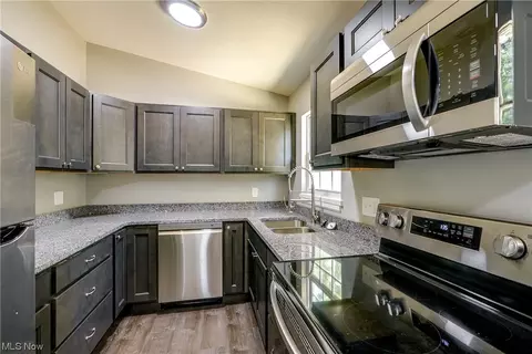 1615 Vicgross Ave, Akron, OH 44310 photo 15