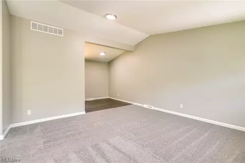1615 Vicgross Ave, Akron, OH 44310 photo 8