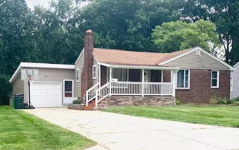 121 9th St NE, Barberton, OH 44203