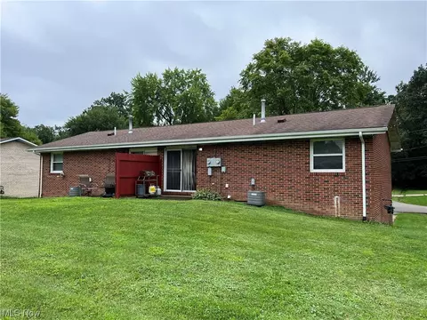 7635 Peyton St NW, Massillon, OH 44646 photo 4