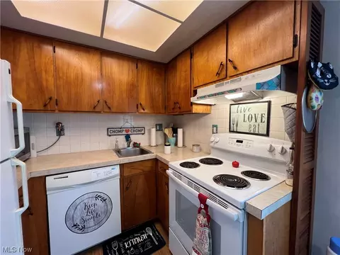 7635 Peyton St NW, Massillon, OH 44646 photo 13