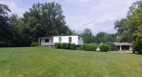 3061 Sandy Lake Rd, Ravenna, OH 44266