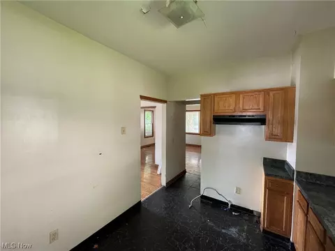 829 Berwin St, Akron, OH 44310 photo 3