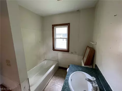 829 Berwin St, Akron, OH 44310 photo 15