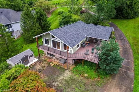 342 E Mohawk Dr, Malvern, OH 44644 photo 3