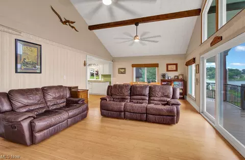 342 E Mohawk Dr, Malvern, OH 44644 photo 8