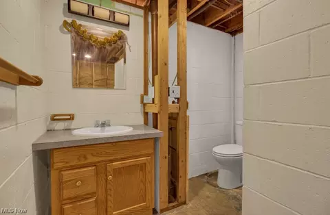 342 E Mohawk Dr, Malvern, OH 44644 photo 23