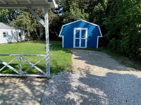 1723 W 11th St, Ashtabula, OH 44004 photo 2