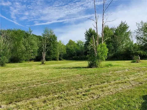 7 Weimer Dr, Saybrook, OH 44004