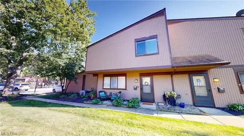 26684 Lake Of The Falls Blvd, Olmsted Falls, OH 44138